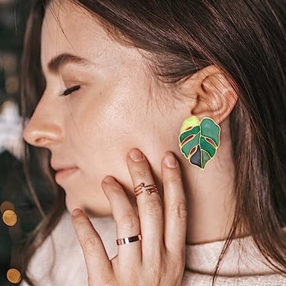 Bohemian Green Leaf Earrings - Picture 2 of 4